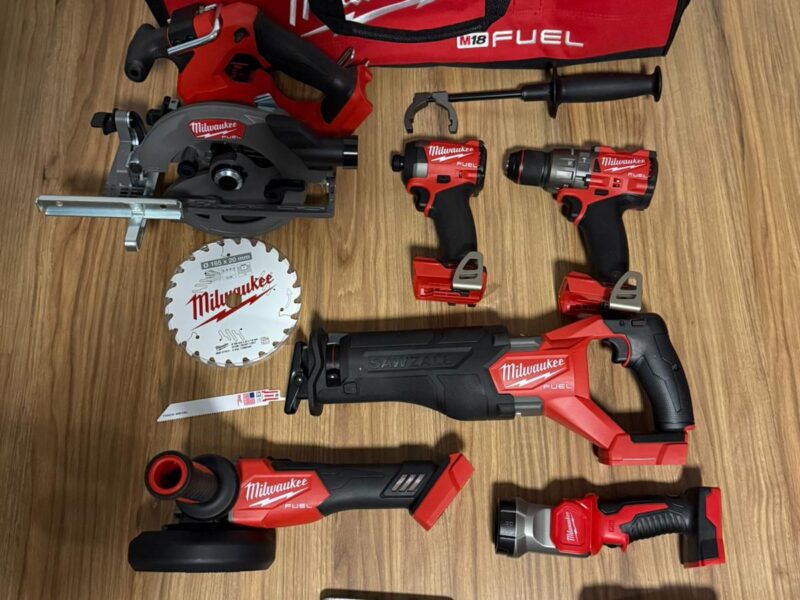 Set profesional Milwaukee M18 FUEL – Scule noi / ca noi – 6 piese + 2 baterii + încărcător + geantă