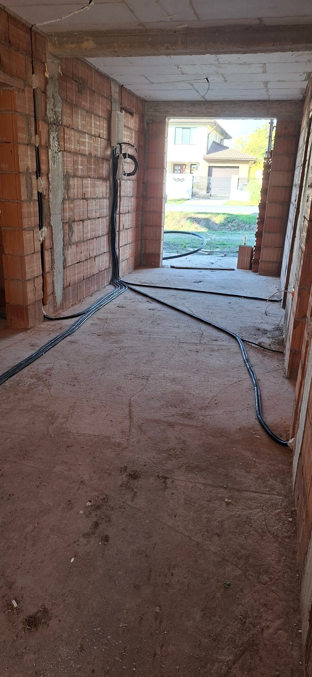 Profil djinu779 – Electrician autorizat
