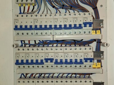 Firma specializata in domeniul electric , autorizata ANRE , executam lucrari electrice si bransamente