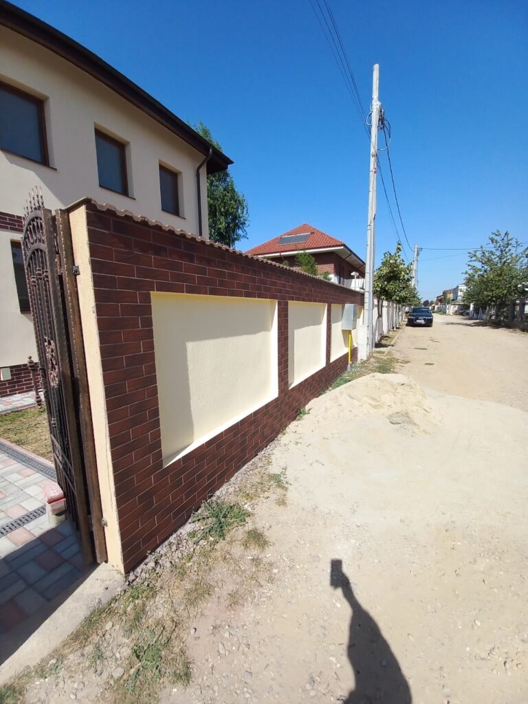 Construcție garduri și împrejmuiri din beton și zidărie